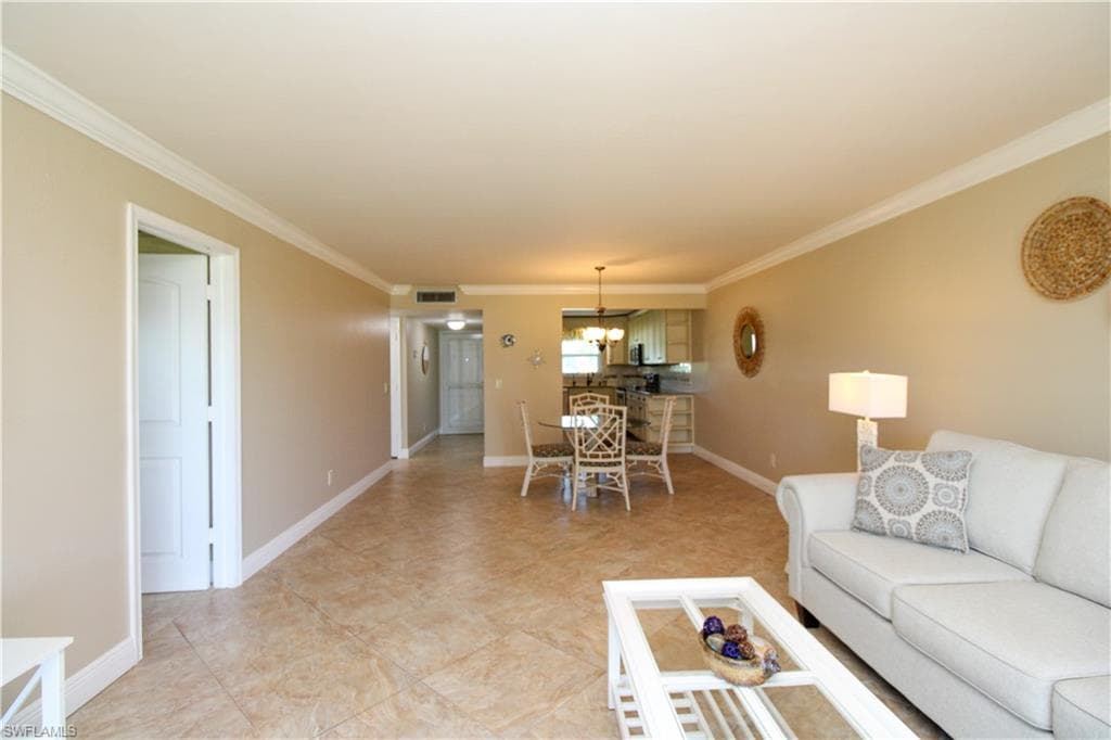 4372 27th Ct SW 109, Naples, FL 34116-24