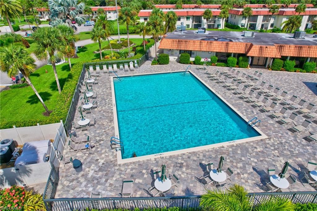 4372 27th Ct SW 109, Naples, FL 34116-37