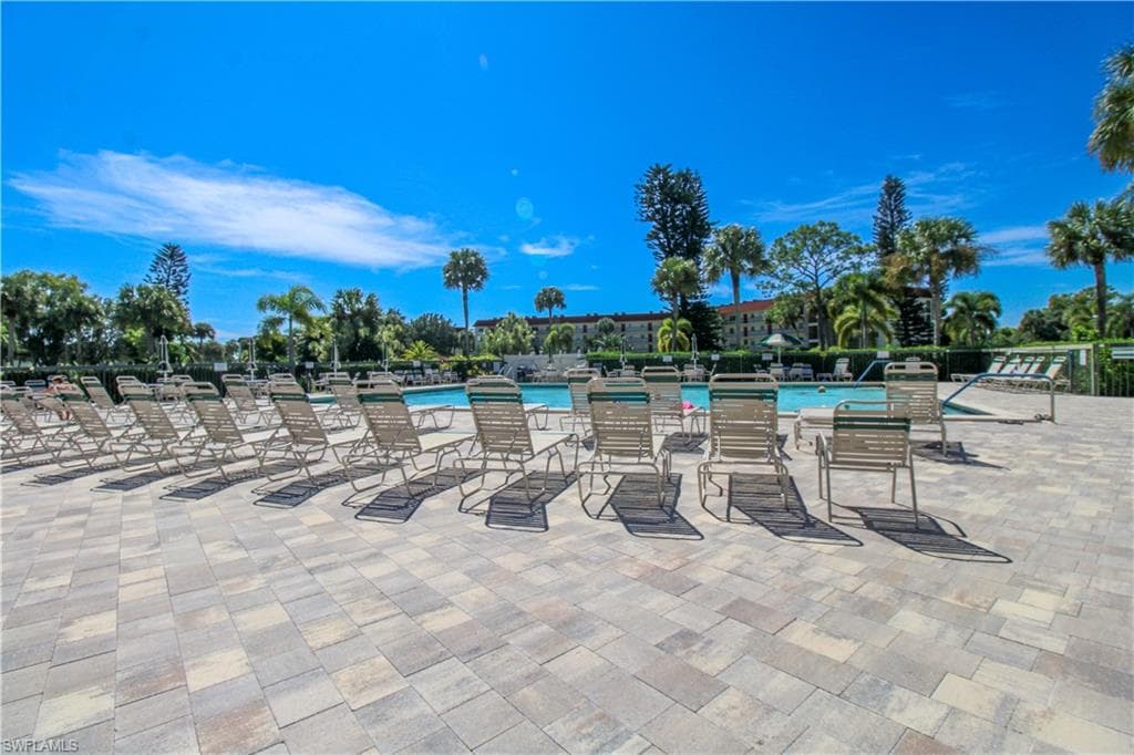 4372 27th Ct SW 109, Naples, FL 34116-38