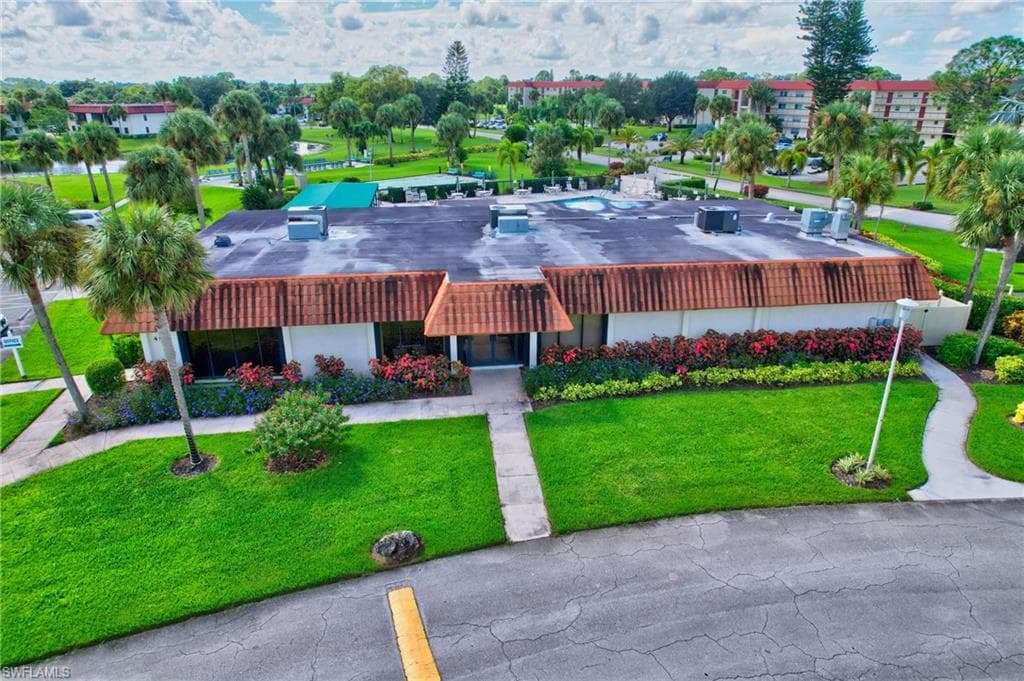 4372 27th Ct SW 109, Naples, FL 34116-42