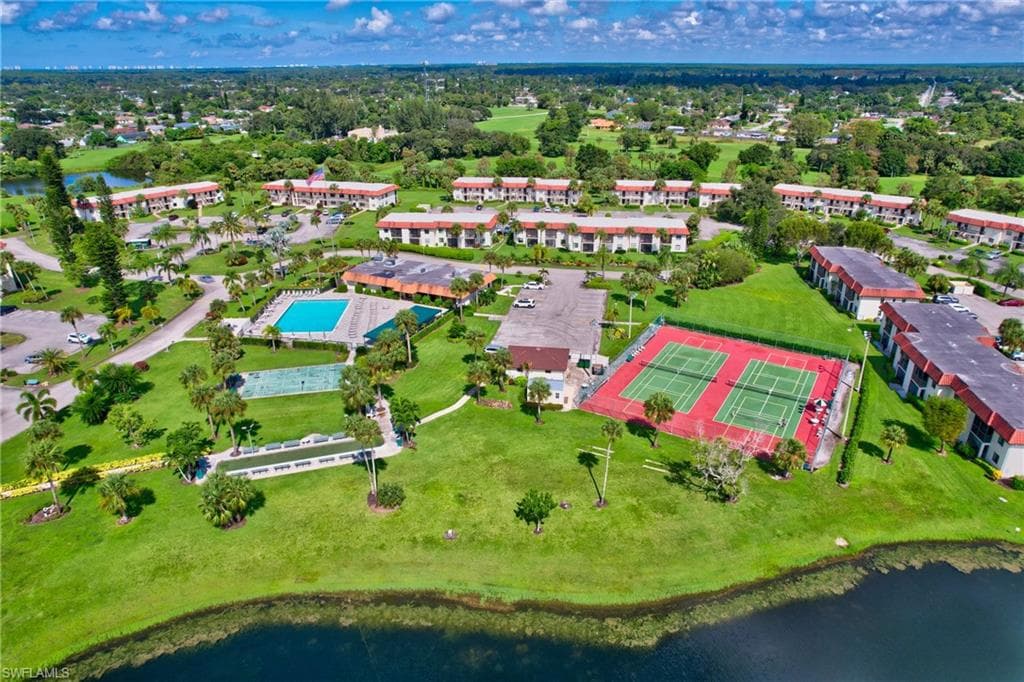 4372 27th Ct SW 109, Naples, FL 34116-3