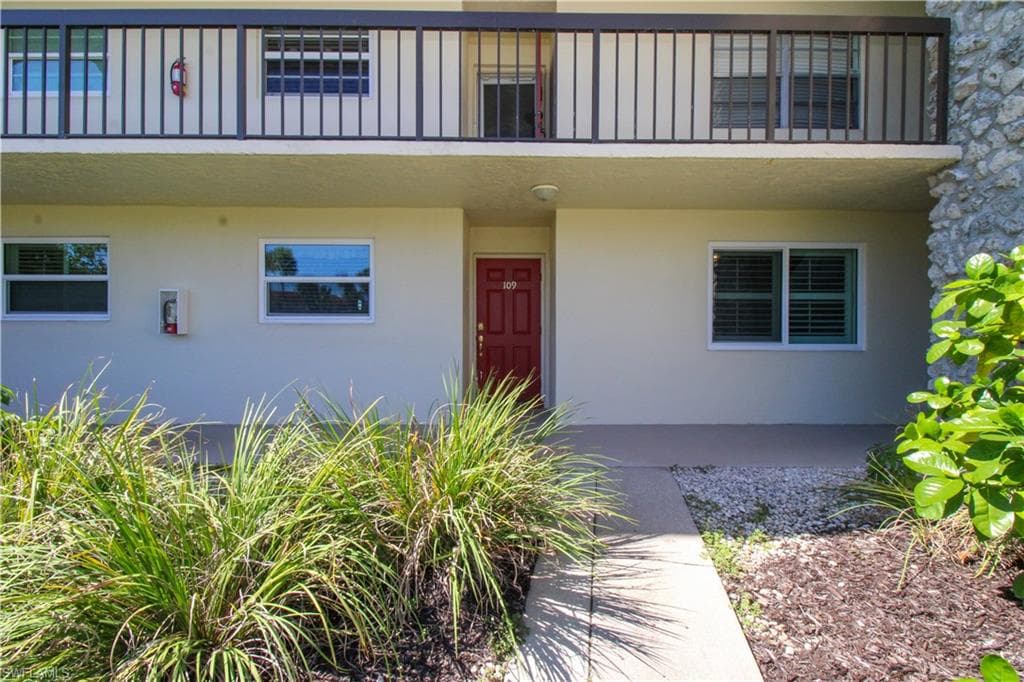 4372 27th Ct SW 109, Naples, FL 34116-5