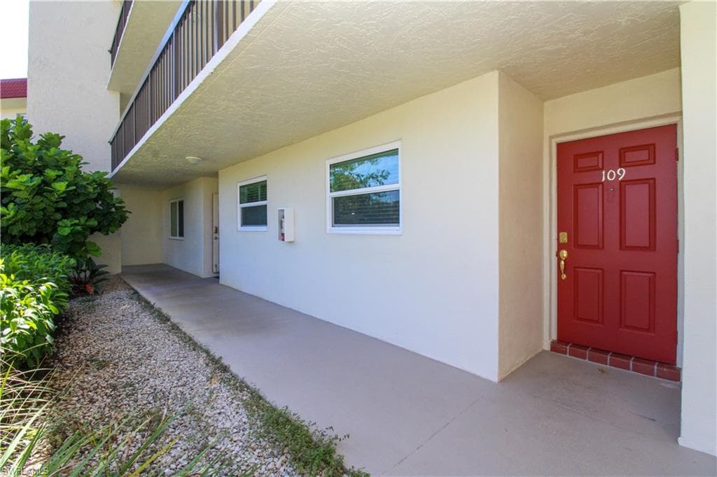 4372 27th Ct SW 109, Naples, FL 34116-6
