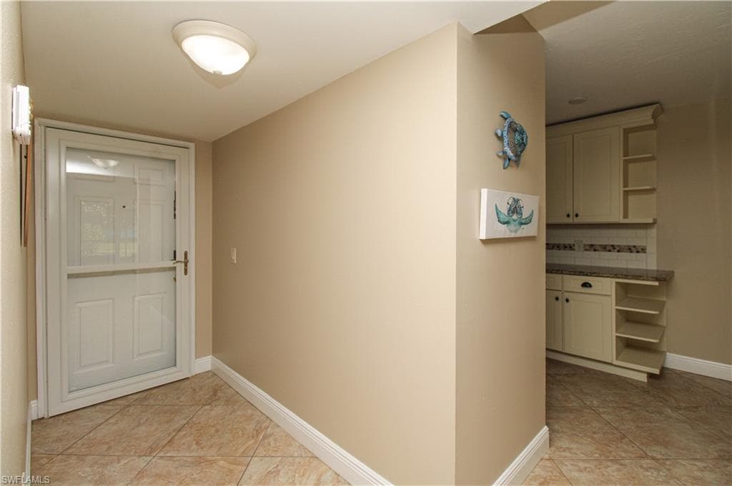 4372 27th Ct SW 109, Naples, FL 34116-7