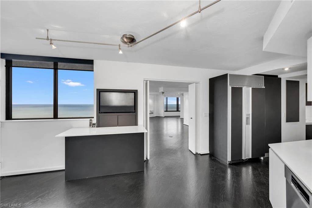 5555 Heron Point Dr 2101, Naples, FL 34108-11