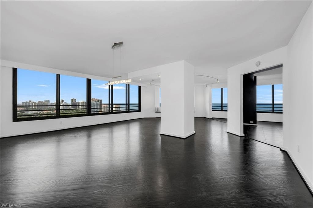 5555 Heron Point Dr 2101, Naples, FL 34108-17