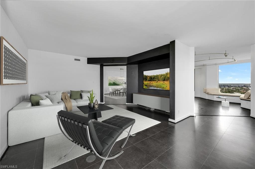 5555 Heron Point Dr 2101, Naples, FL 34108-19