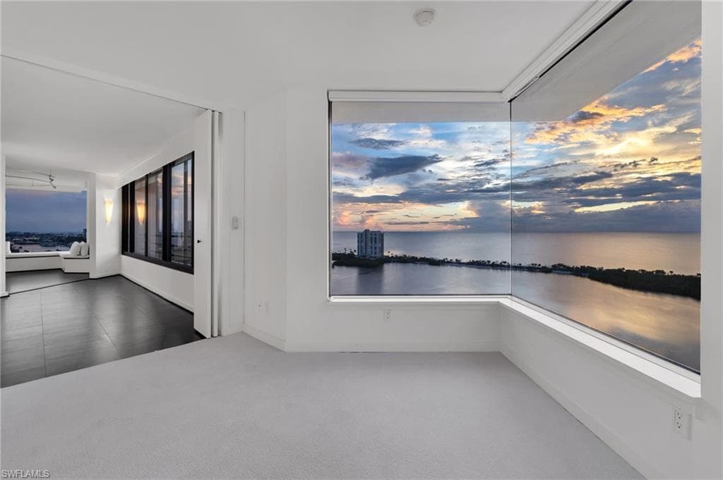 5555 Heron Point Dr 2101, Naples, FL 34108-27