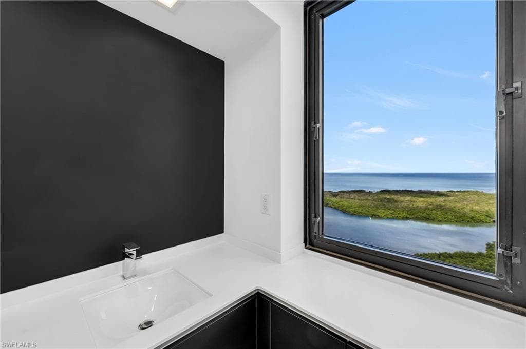 5555 Heron Point Dr 2101, Naples, FL 34108-30