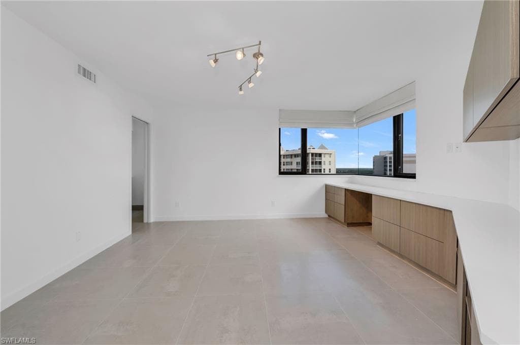 5555 Heron Point Dr 2101, Naples, FL 34108-32