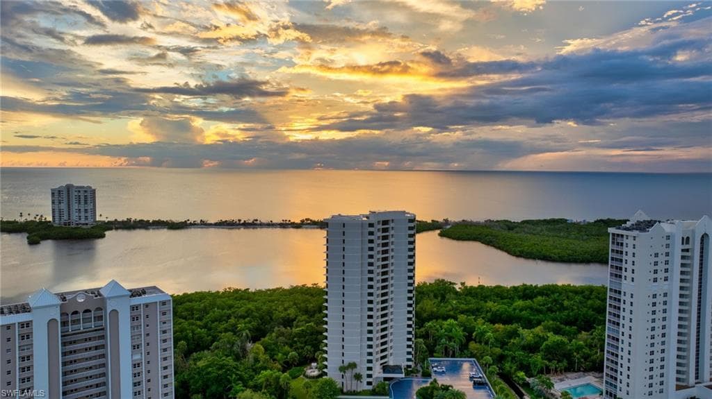 5555 Heron Point Dr 2101, Naples, FL 34108-6