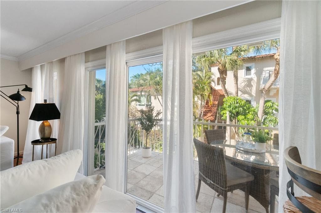 350 3rd Ave S 2b, Naples, FL 34102-9