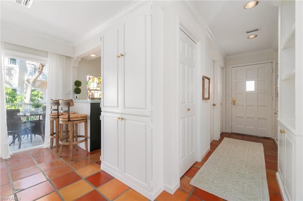 350 3rd Ave S 2b, Naples, FL 34102-10