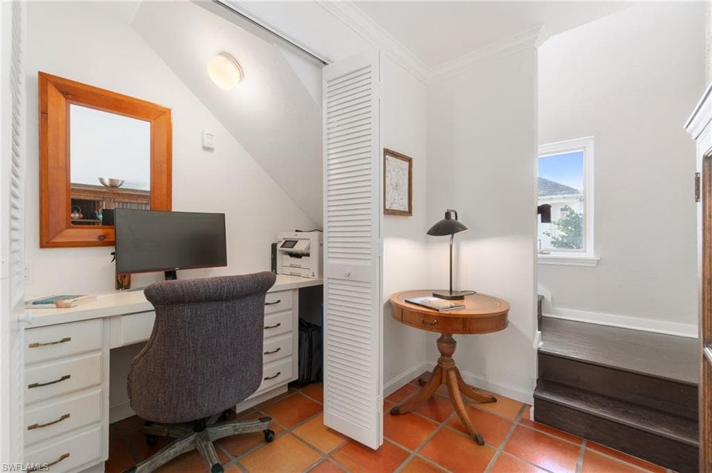 350 3rd Ave S 2b, Naples, FL 34102-15