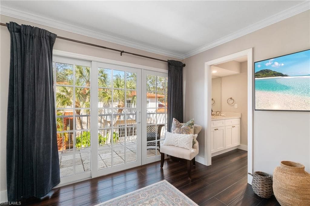 350 3rd Ave S 2b, Naples, FL 34102-25