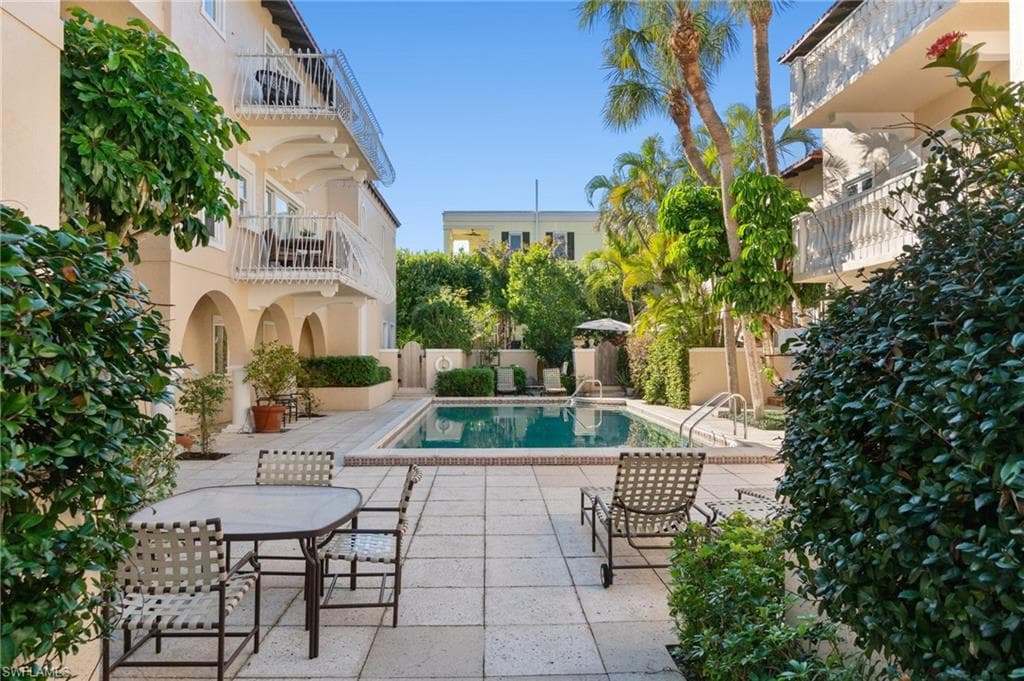 350 3rd Ave S 2b, Naples, FL 34102-1