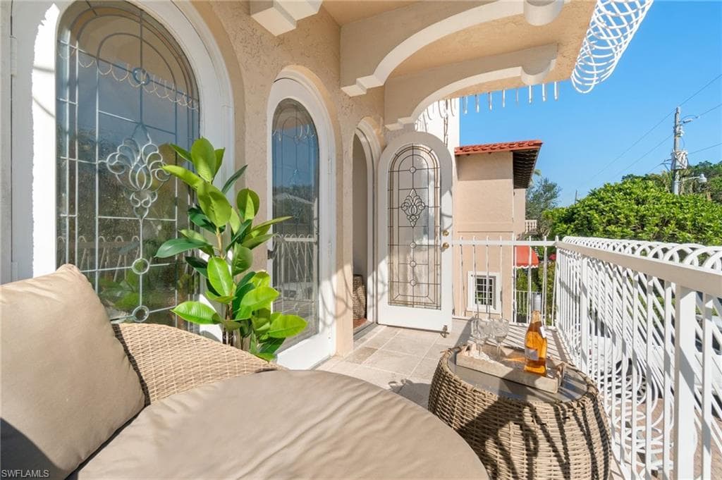 350 3rd Ave S 2b, Naples, FL 34102-34