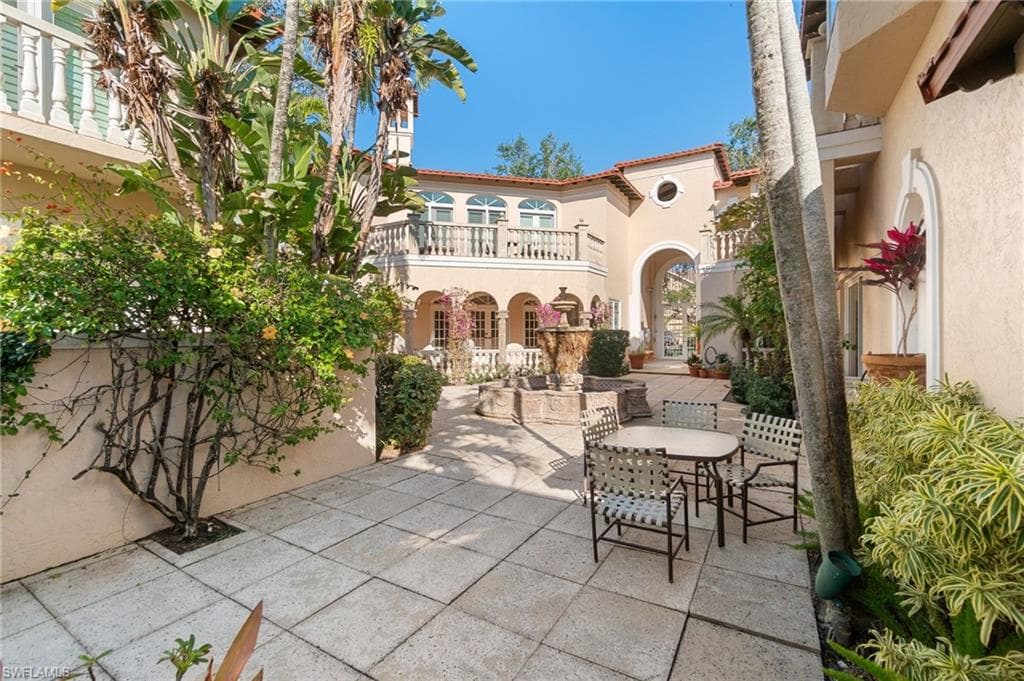 350 3rd Ave S 2b, Naples, FL 34102-37