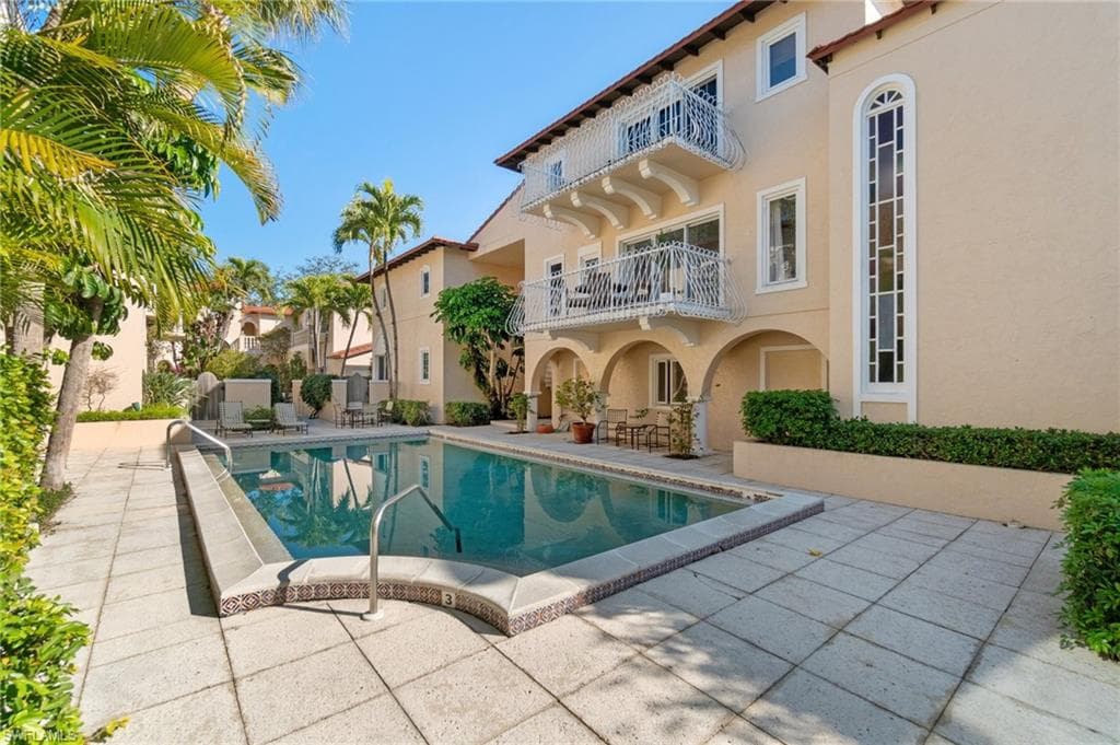 350 3rd Ave S 2b, Naples, FL 34102-41