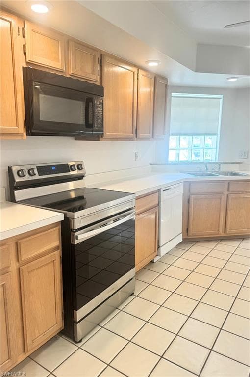 9852 Luna Cir B203, Naples, FL 34109-4