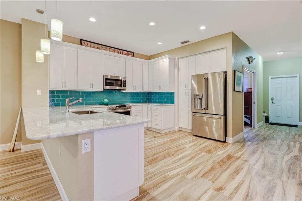 10037 Heather Ln 4, Naples, FL 34119-10