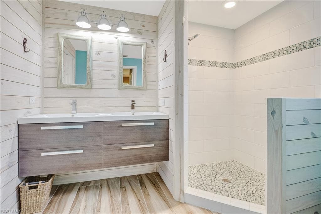 10037 Heather Ln 4, Naples, FL 34119-1