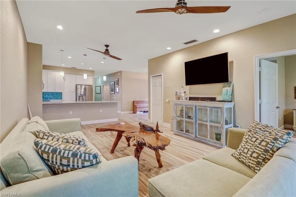 10037 Heather Ln 4, Naples, FL 34119-6