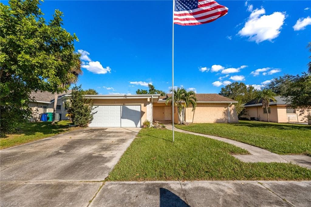 6437 Adelphi Cir, Fort Myers, FL 33919-1