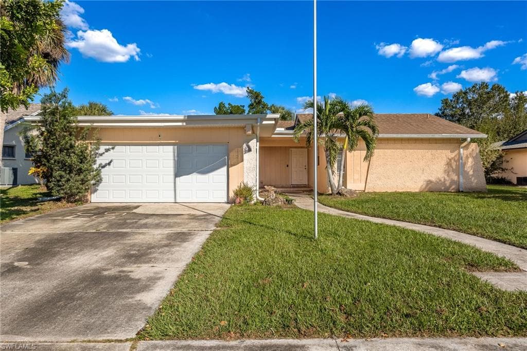 6437 Adelphi Cir, Fort Myers, FL 33919-2