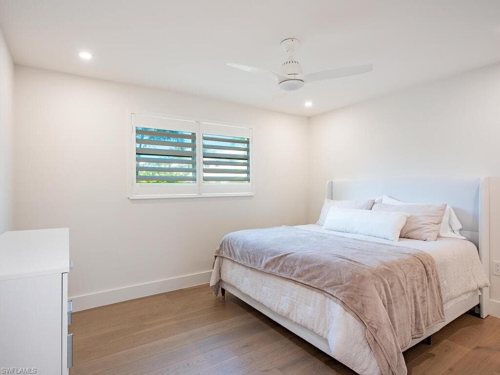 2082 Gulf Shore Blvd N 111, Naples, FL 34102-9