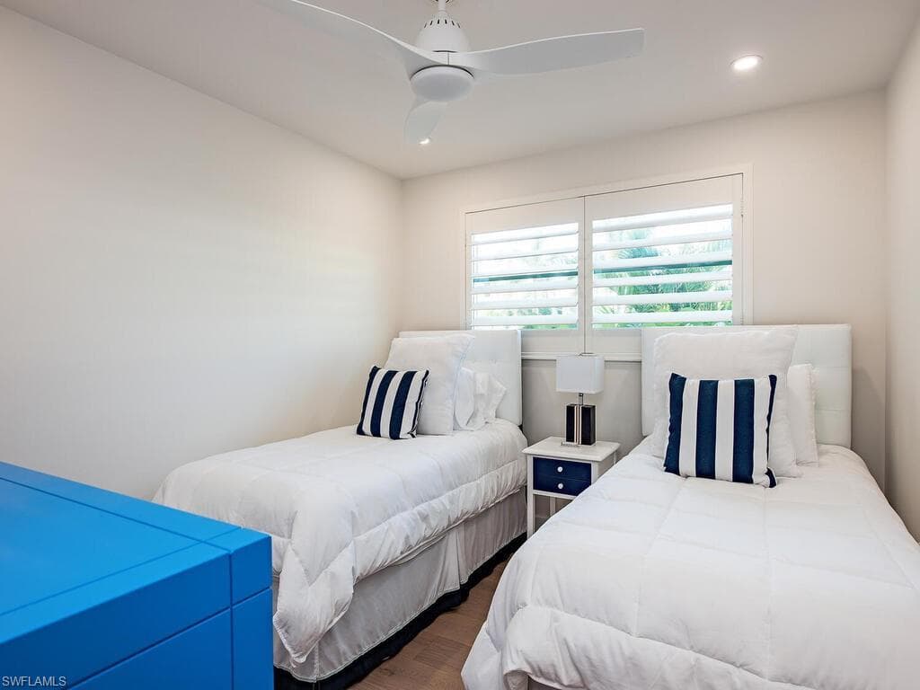 2082 Gulf Shore Blvd N 111, Naples, FL 34102-11