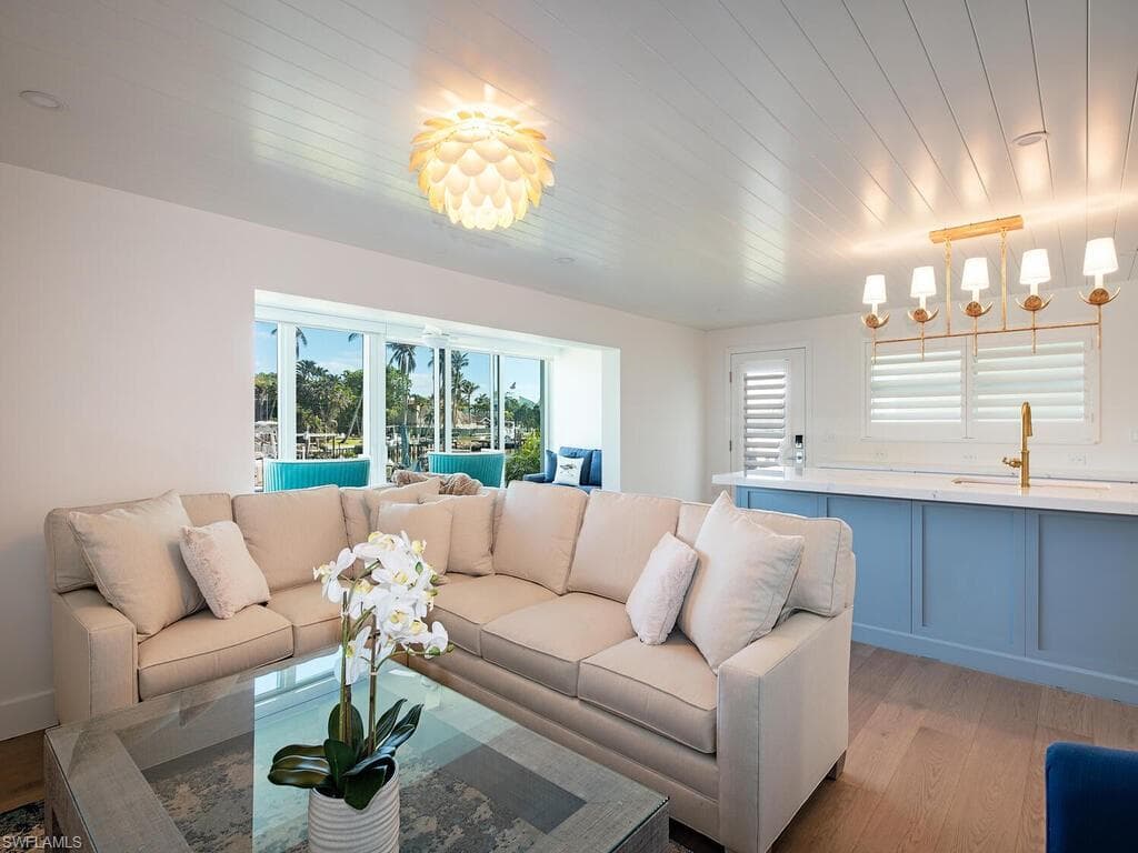 2082 Gulf Shore Blvd N 111, Naples, FL 34102-6