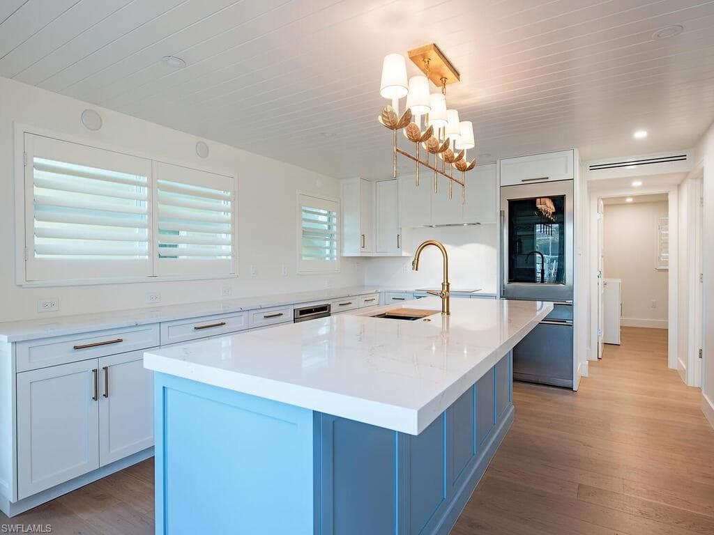 2082 Gulf Shore Blvd N 111, Naples, FL 34102-7