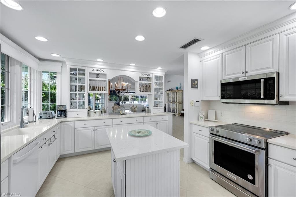 635 Bridgeway Ln, Naples, FL 34108-13