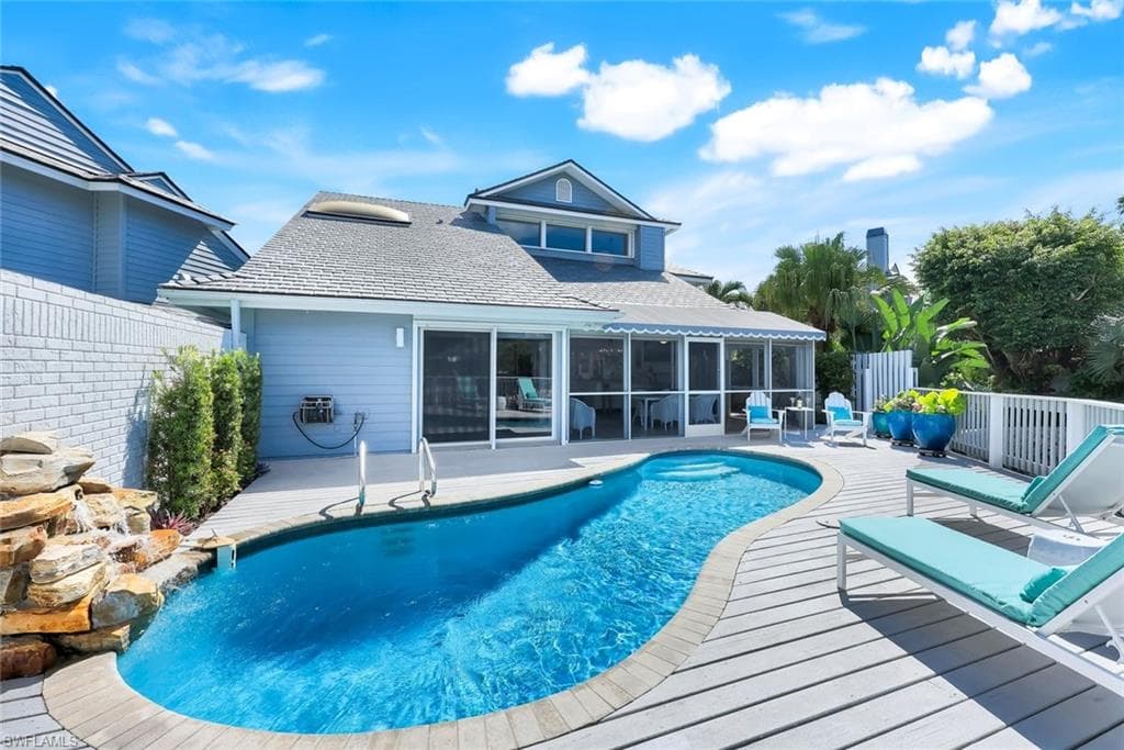 635 Bridgeway Ln, Naples, FL 34108-2