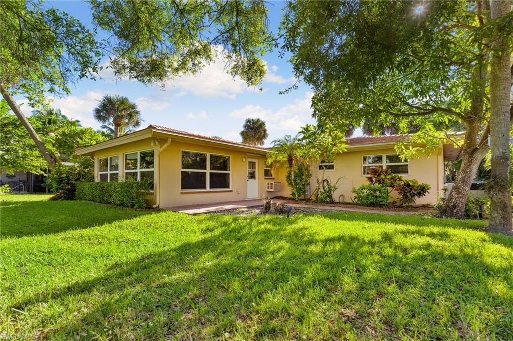 77 Cypress Point Dr, Naples, FL 34105-23