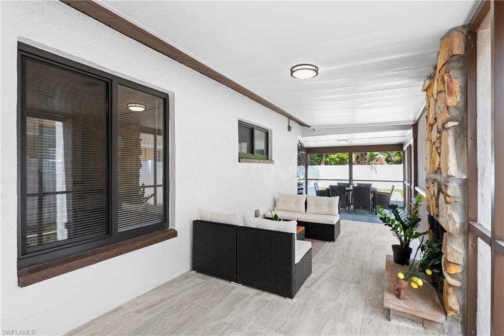 731 102nd Ave N, Naples, FL 34108-15