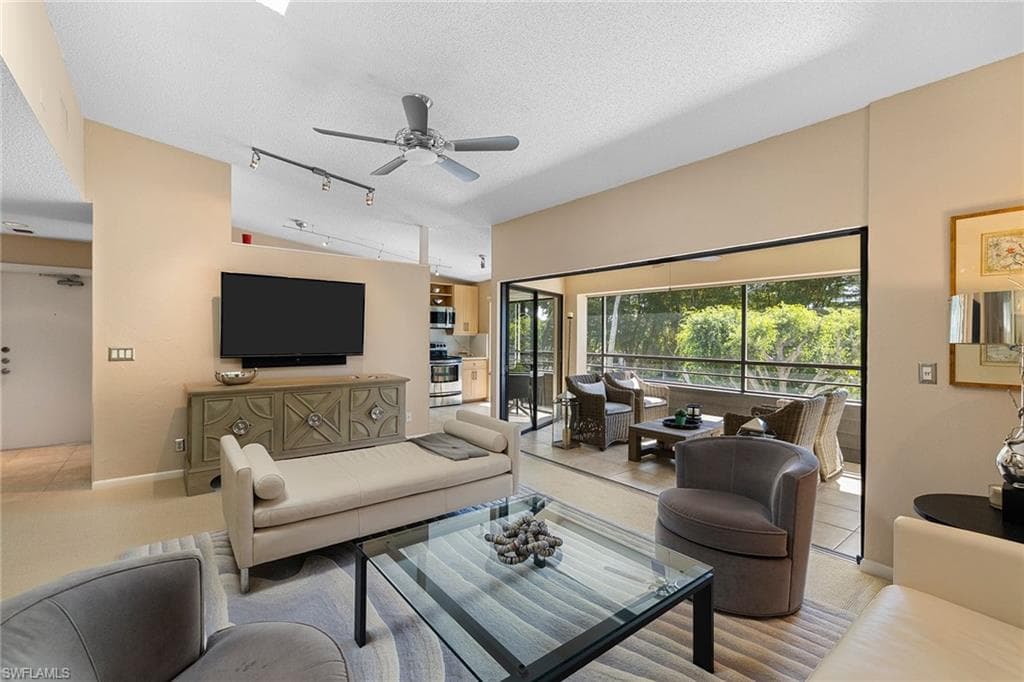 927 8th Ave S 927, Naples, FL 34102-8