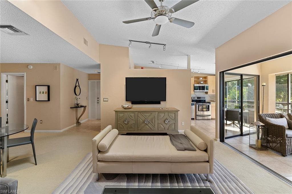 927 8th Ave S 927, Naples, FL 34102-9