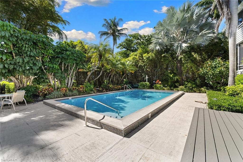 927 8th Ave S 927, Naples, FL 34102-30