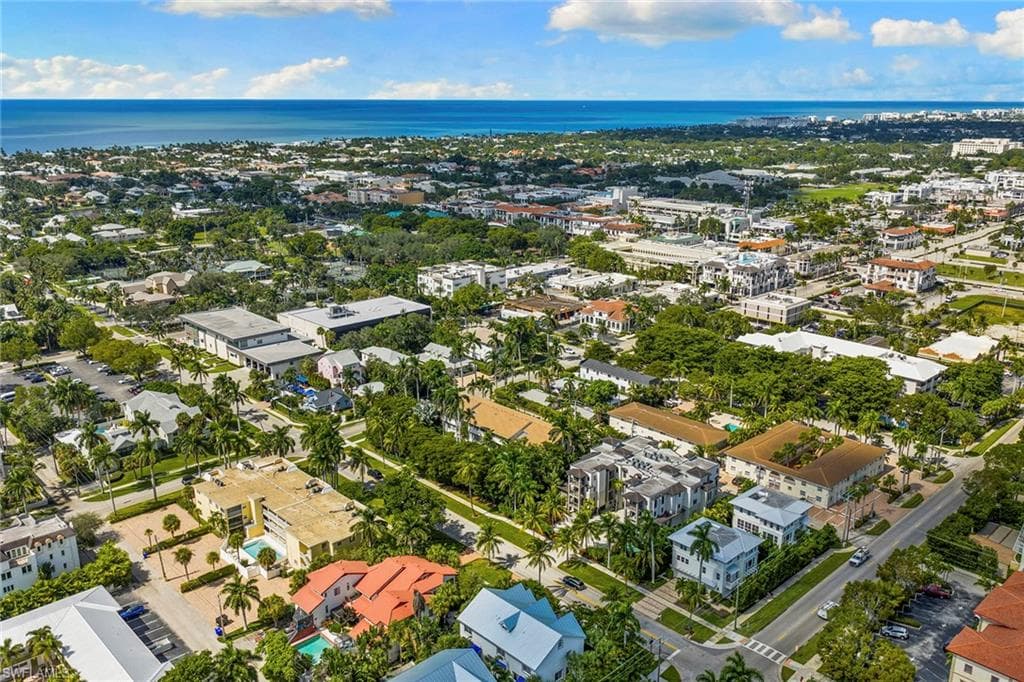 927 8th Ave S 927, Naples, FL 34102-33