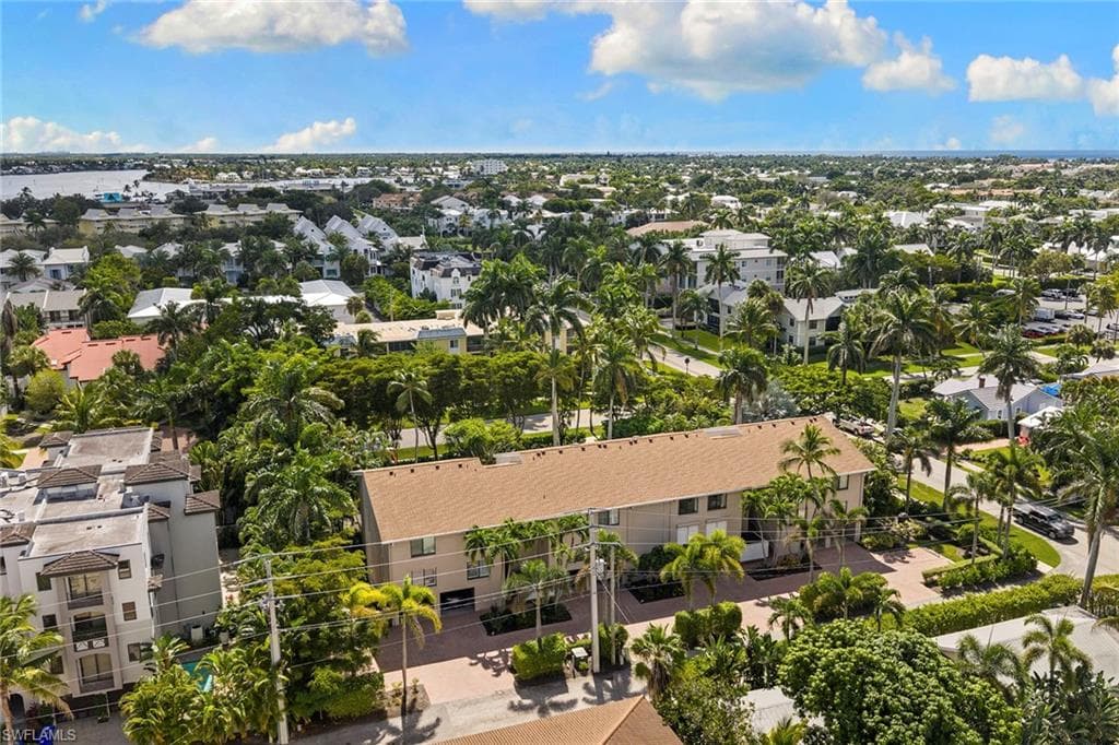 927 8th Ave S 927, Naples, FL 34102-35