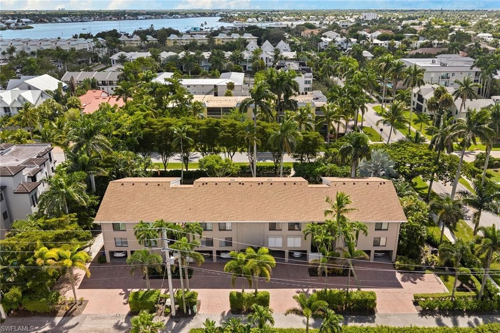 927 8th Ave S 927, Naples, FL 34102-36