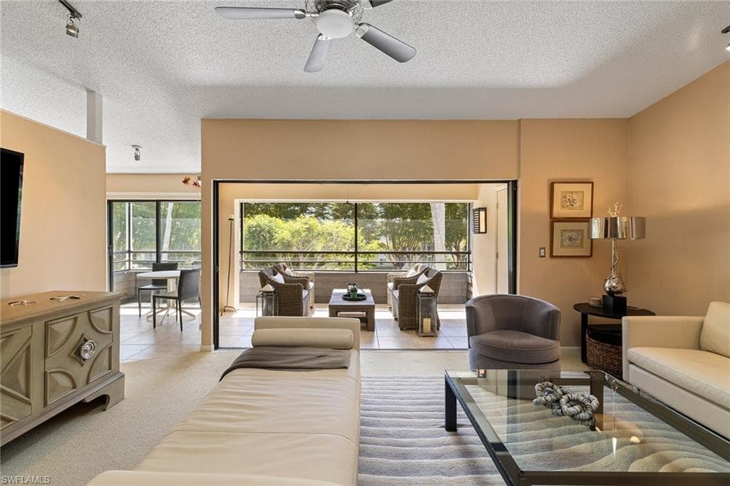 927 8th Ave S 927, Naples, FL 34102-3