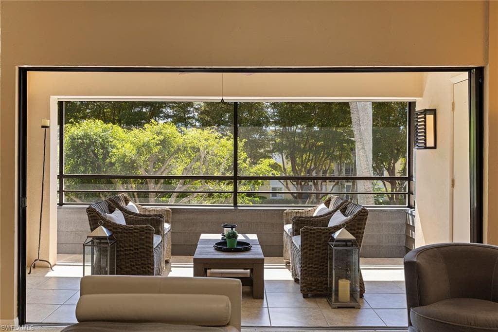 927 8th Ave S 927, Naples, FL 34102-7