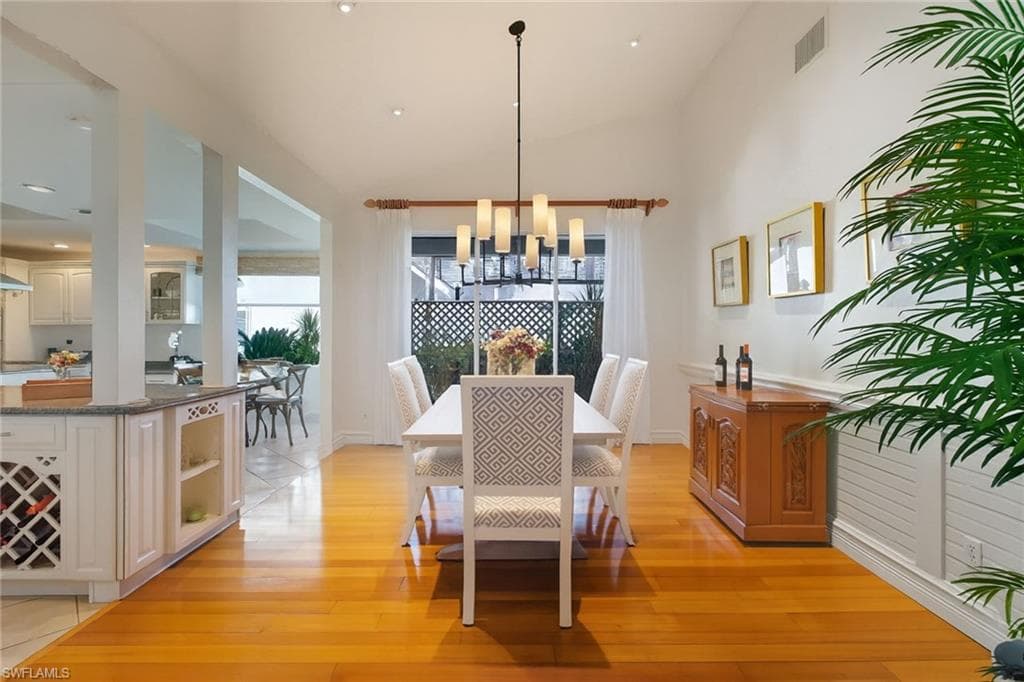 202 Edgemere Way S, Naples, FL 34105-9