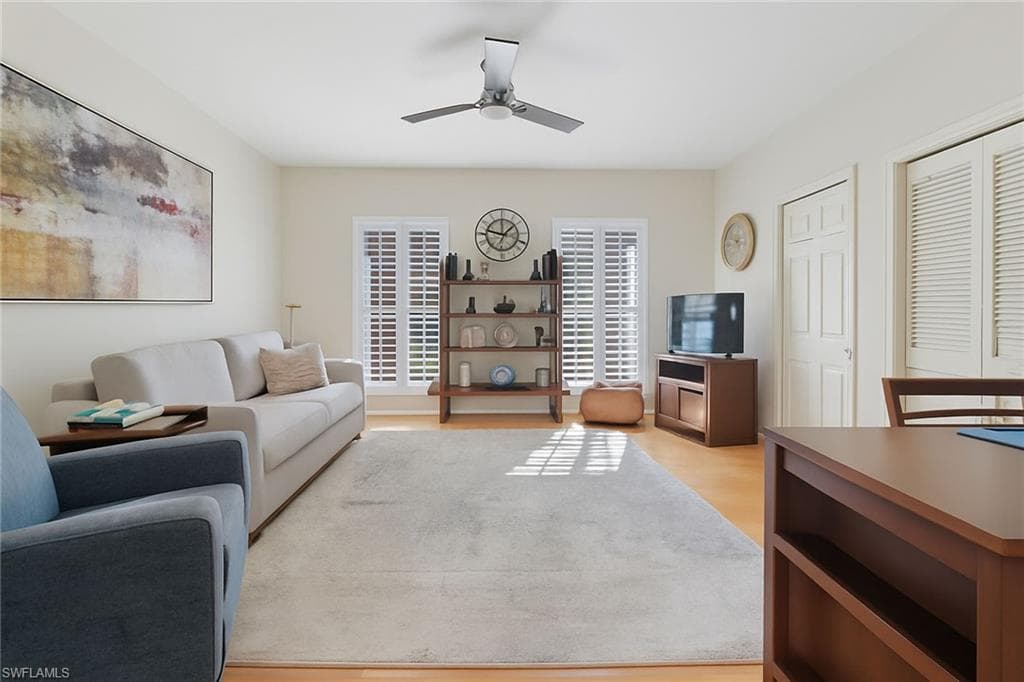 202 Edgemere Way S, Naples, FL 34105-11