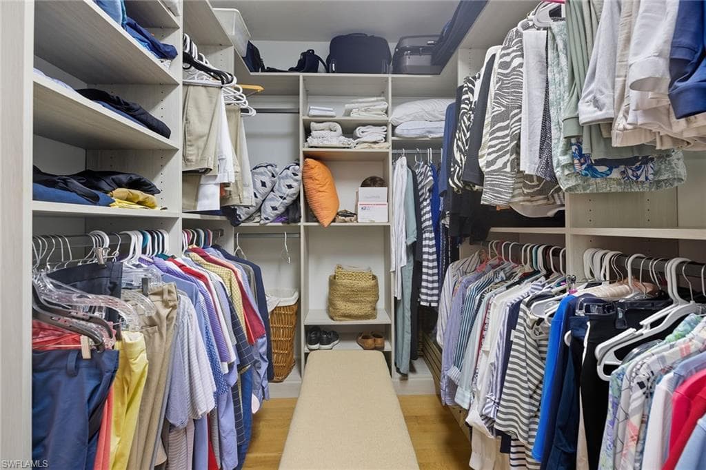 202 Edgemere Way S, Naples, FL 34105-16