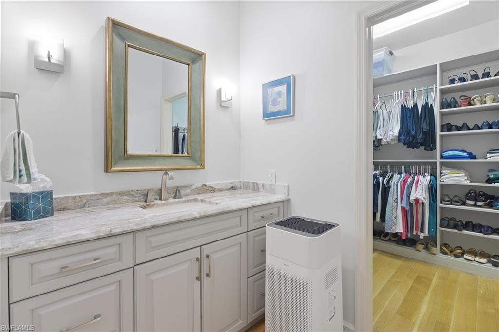 202 Edgemere Way S, Naples, FL 34105-17