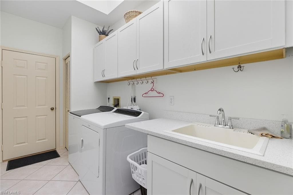 202 Edgemere Way S, Naples, FL 34105-23